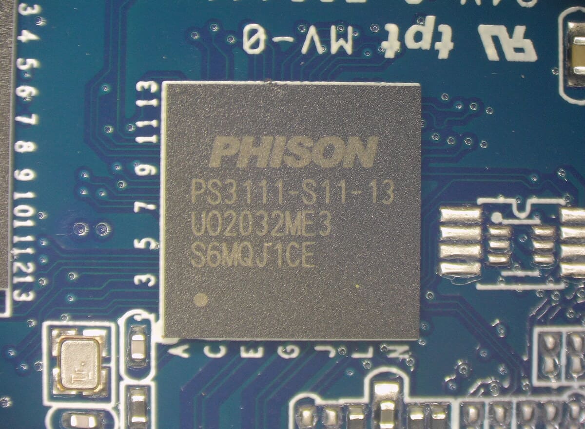 Controladora Phison PS3111-S11 utilizada em SSDs SATA associados ao erro SATAFIRM S11